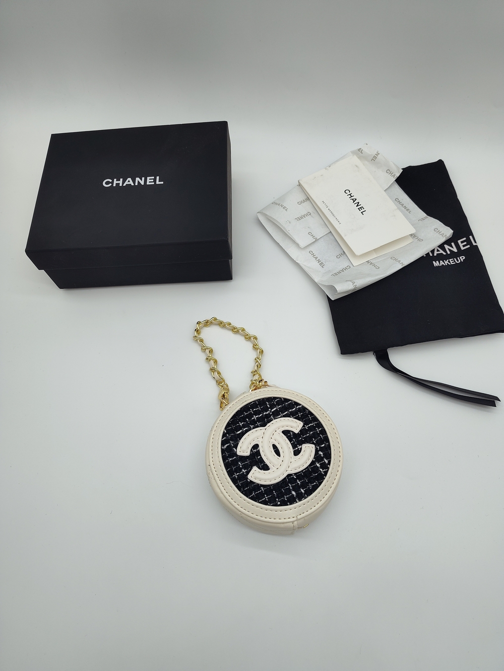 CHANEL Makeup Round CC Vanity Coin Case Wristlet Black Ivory Tweed Vanity NWT